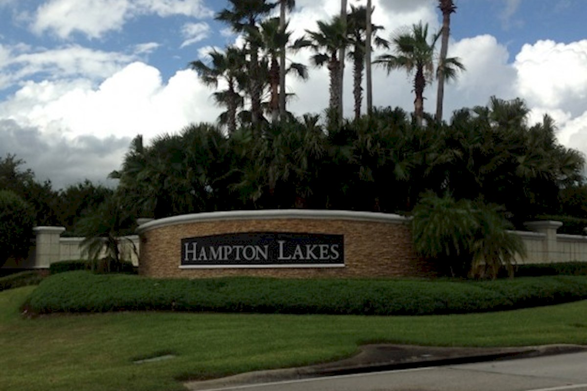 Hampton Lakes 4 Bedroom 3 Bath Villa