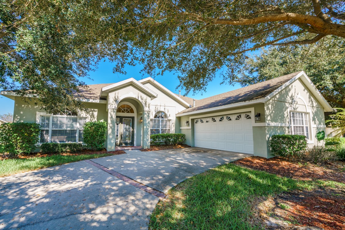 Formosa Gardens 4 Bedroom 3 Bath Villa with Lake View