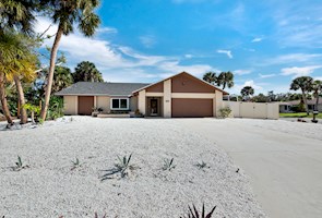 Beautiful 3 Bed 2 Bath Villa Mins from Gulf Coast Beaches