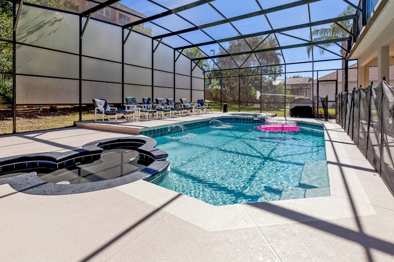 Huge Pool+Spa+kiddies 'Mickey' paddle
