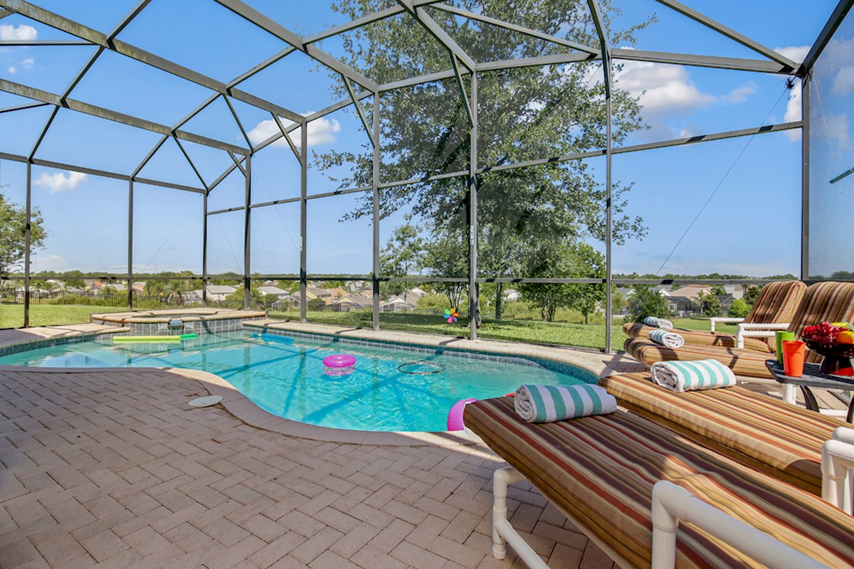 Water Front 6 Bed 4 Bath Windsor Hills Villa with West Facing Pool