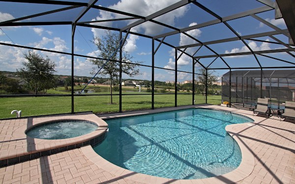 Sunny pool+spa+deck, wide open back yard