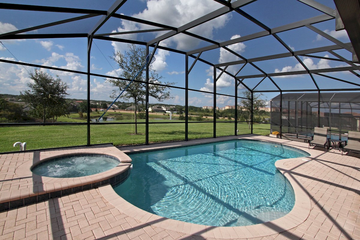 Sunny pool+spa+deck, wide open back yard