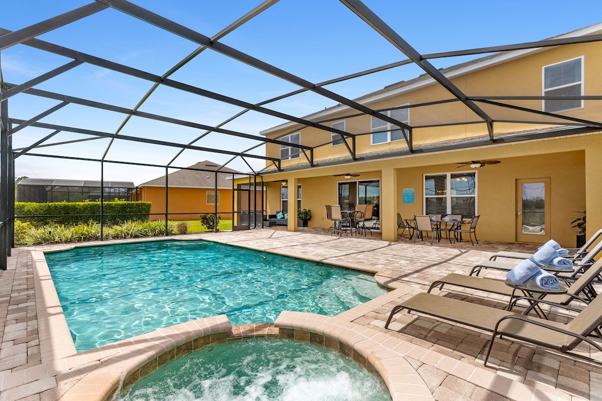 Pool Deck - Lanai view