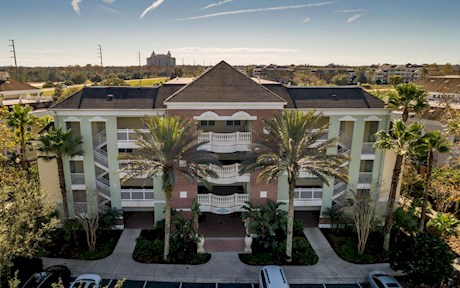 Luxury Golf Retreat: 3BD/3BA, steps from pool, mins from Disney