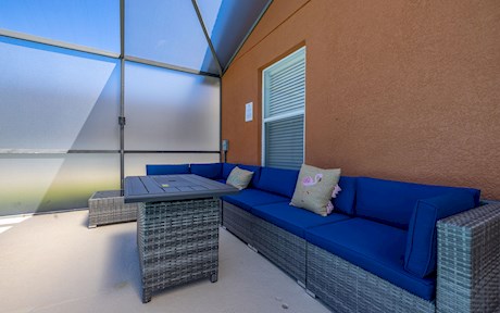 Recently Renovated 4 Bed Villa with Theatre Room & Much More...