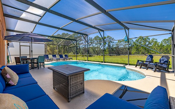 Recently Renovated 4 Bed Villa with Theatre Room & Much More...