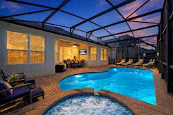 Private heated pool & spa – perfect day or night!