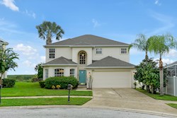 5 bedrooms and 3 Bath villa on Highlands Reserve
