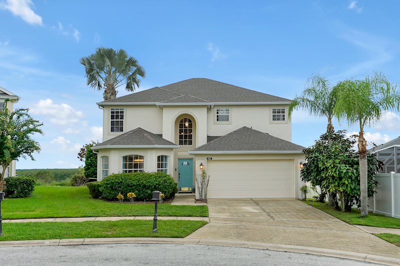 5 bedrooms and 3 Bath villa on Highlands Reserve