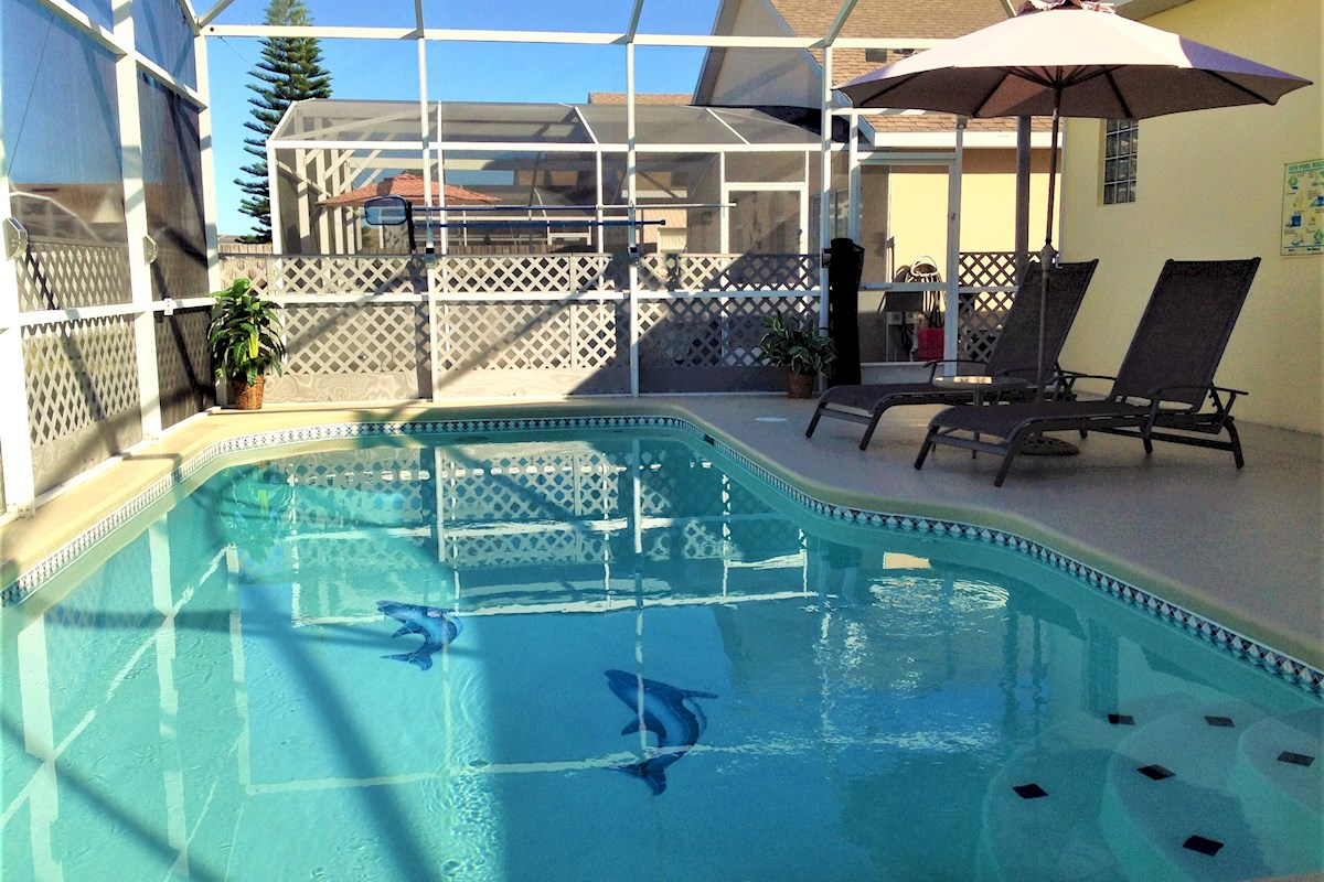 Hampton Lakes Villa Pool