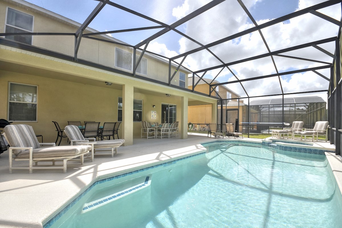 Stunning & Tranquil 5 Bedroom 4 Bath Watersong Villa in Orlando