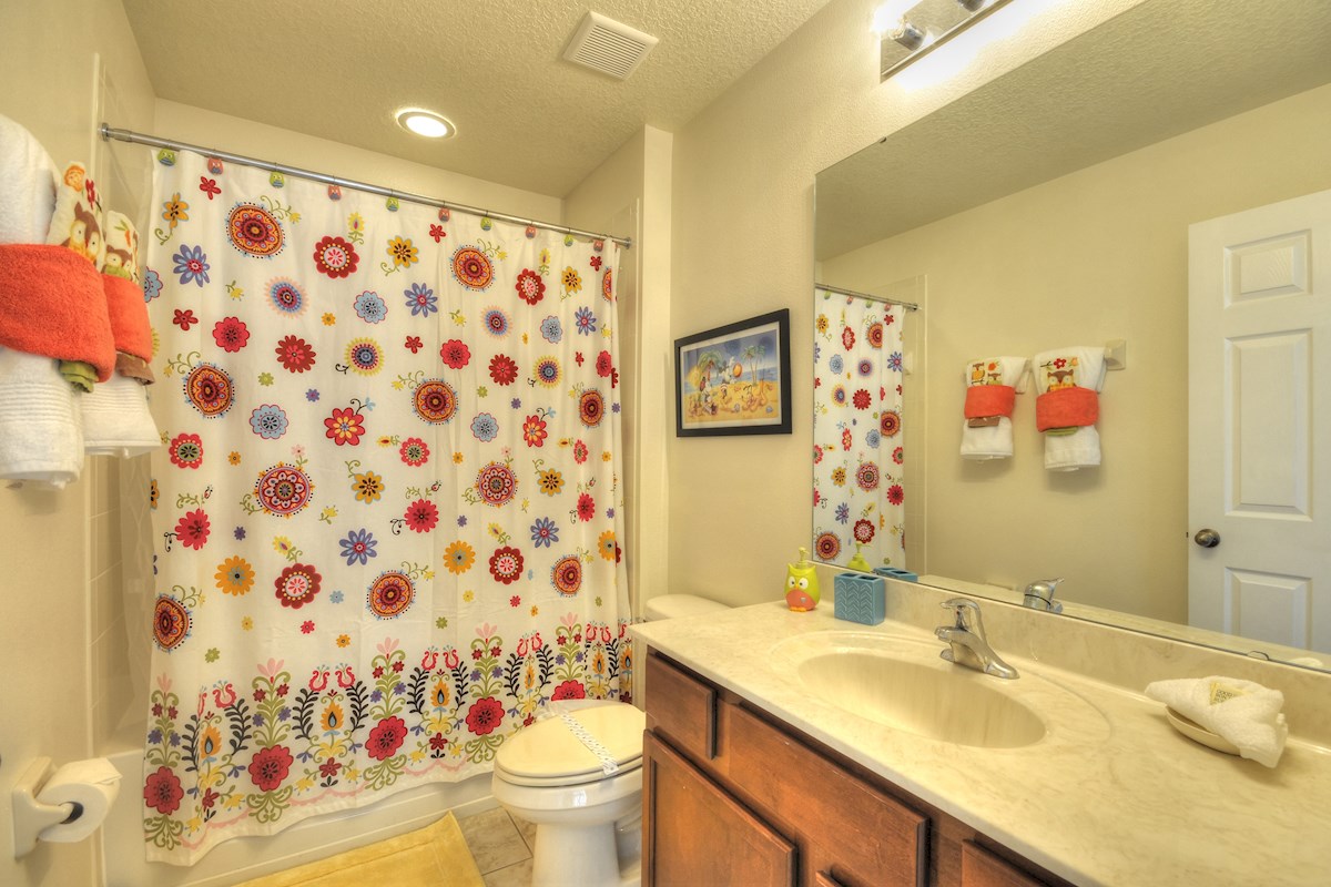 Stunning & Tranquil 5 Bedroom 4 Bath Watersong Villa in Orlando