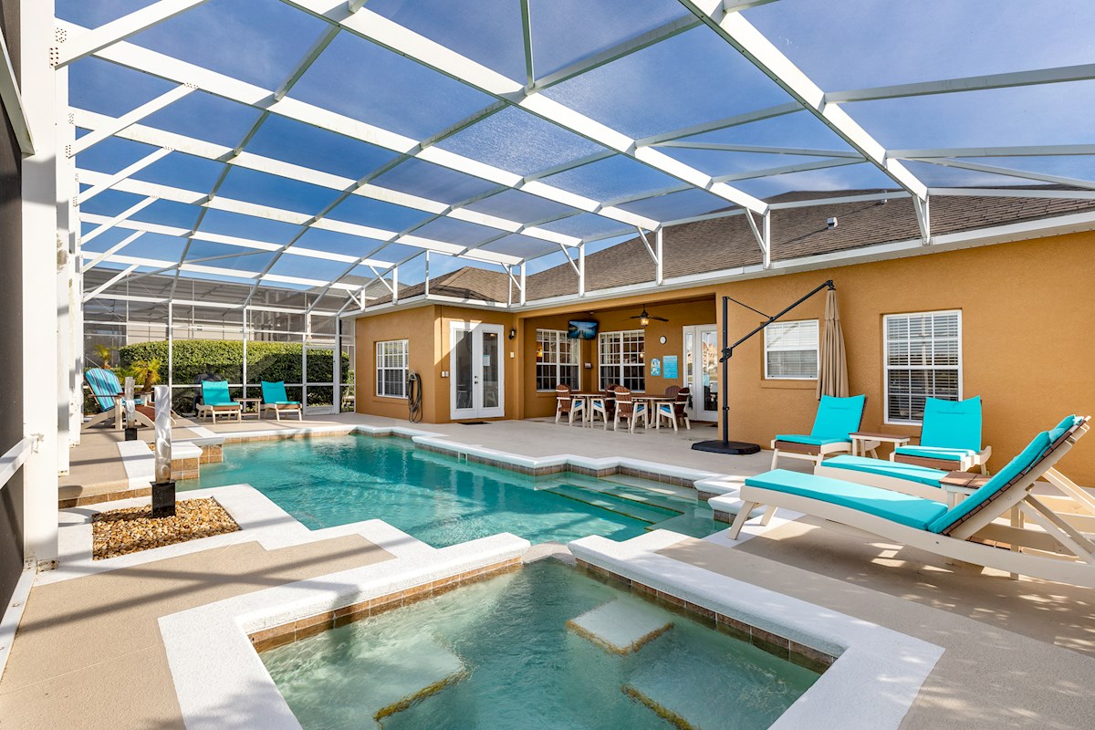 Formosa Gardens, lake front property, 4 bed, 3 bath, villa