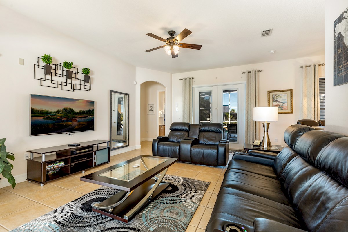 Formosa Gardens, lake front property, 4 bed, 3 bath, villa