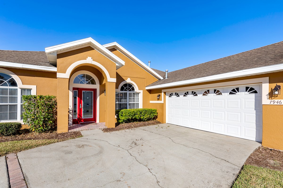 Formosa Gardens, lake front property, 4 bed, 3 bath, villa