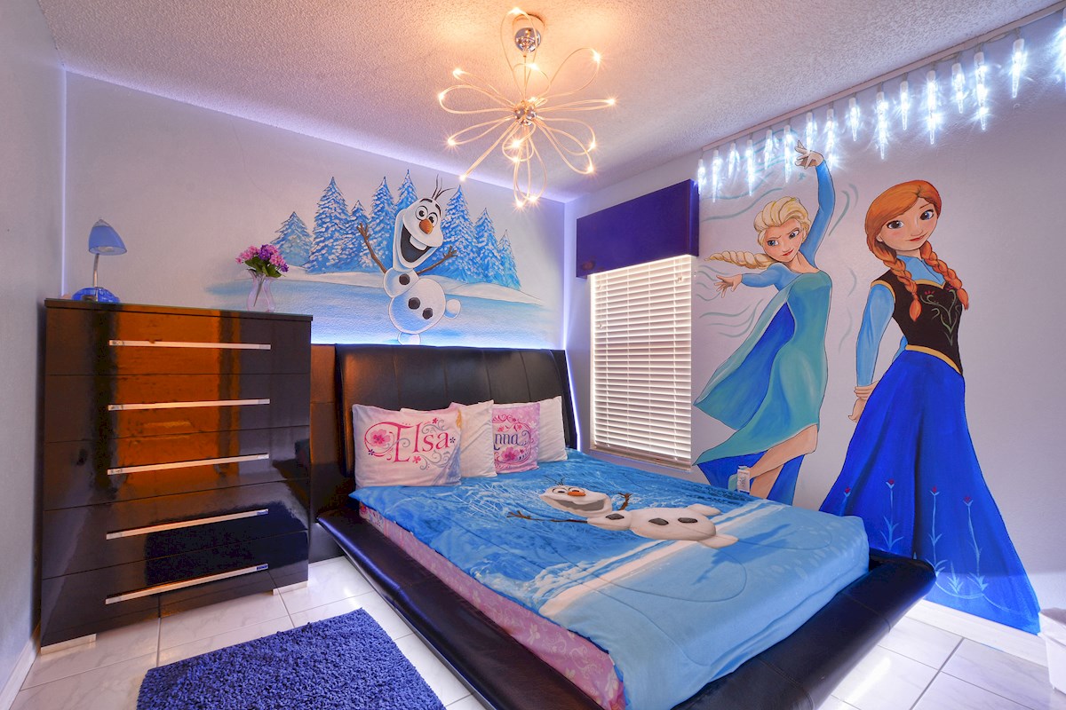 Creatice Frozen Inspired Bedroom Ideas for Large Space