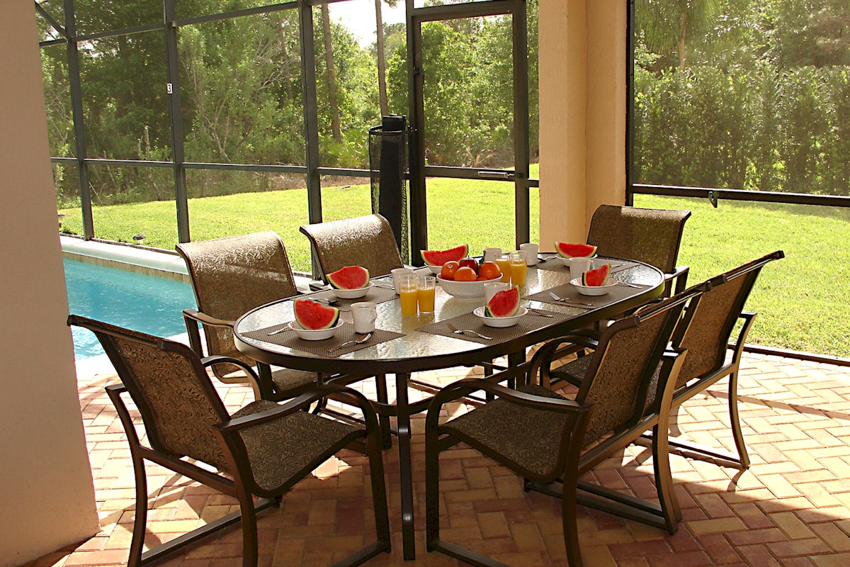 Alfresco Dining