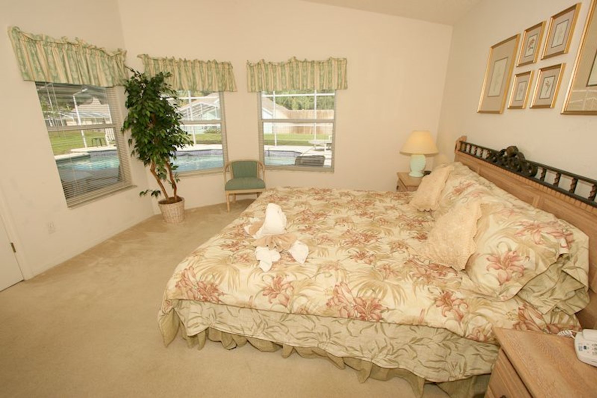 3 Bedroom 2 Bath Florida Villa to Rent on Westridge near Disney