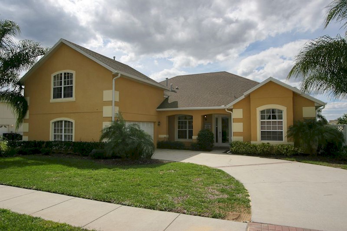 Luxury 6 Bed 5 Bath Orlando Villa on the Lake at Formosa Gardens