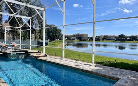 Lake Sunrise, luxury 5 Bed 4 Bath Villa, 3 miles to Disney!