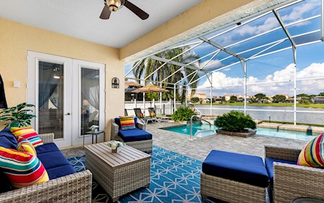 Lake Sunrise, luxury 5 Bed 4 Bath Villa, 3 miles to Disney!