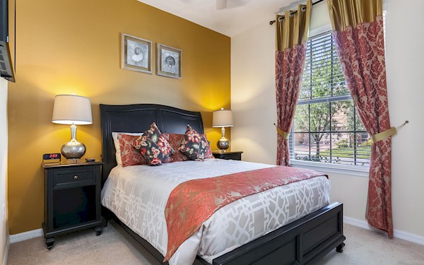 Queen Room, Main Floor