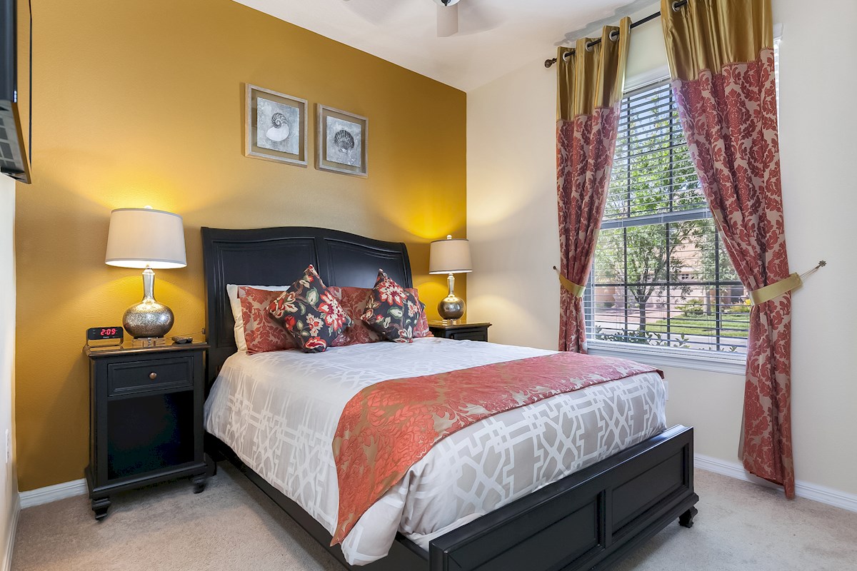Queen Room, Main Floor