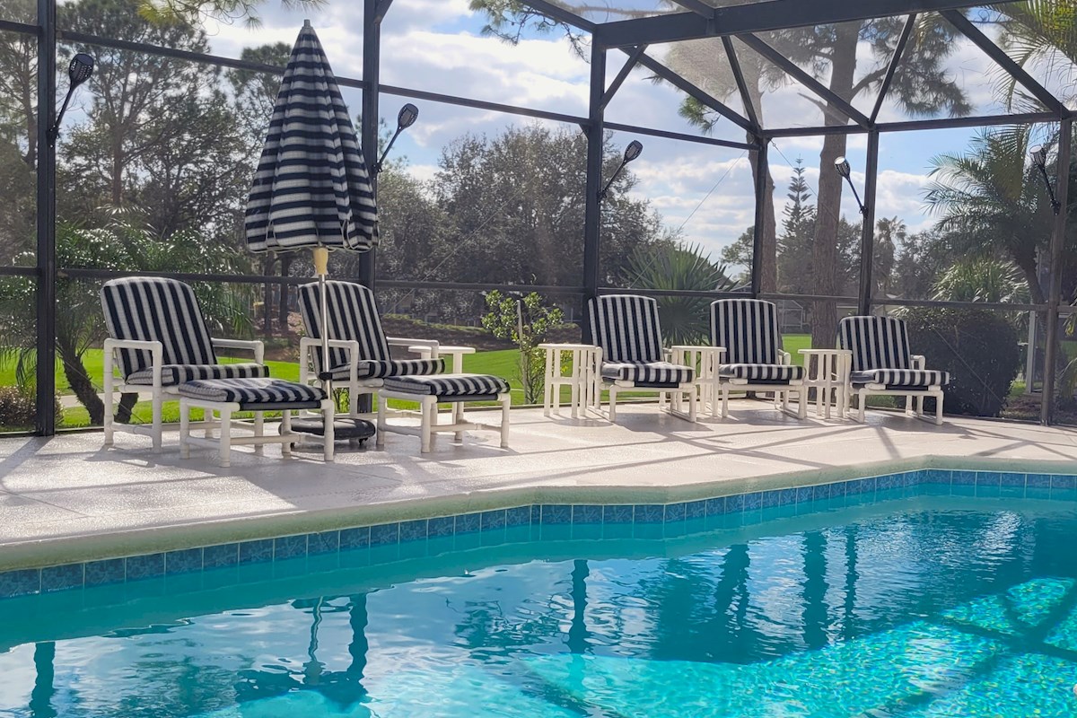Spacious pool deck