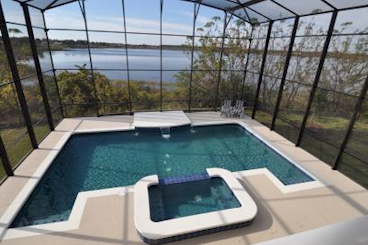 STUNNING 5 bed villa 4000 sq ft has Lake View & South facing pool