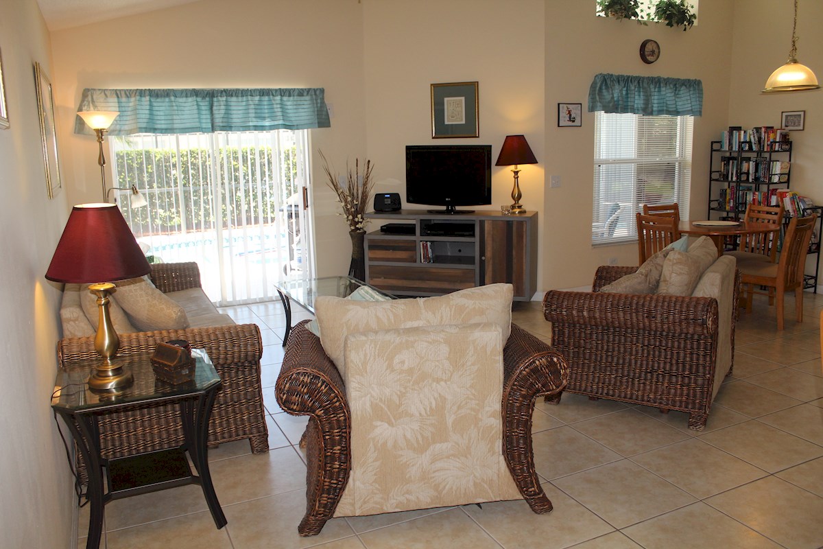 Florida Lake Berkley Resort 4 bedroom, 3 bathroom villa