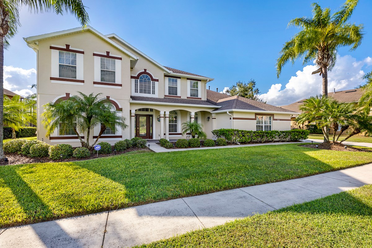 Lakeview Retreat 6 bed 5 bath luxury Villa on Formosa Gardens