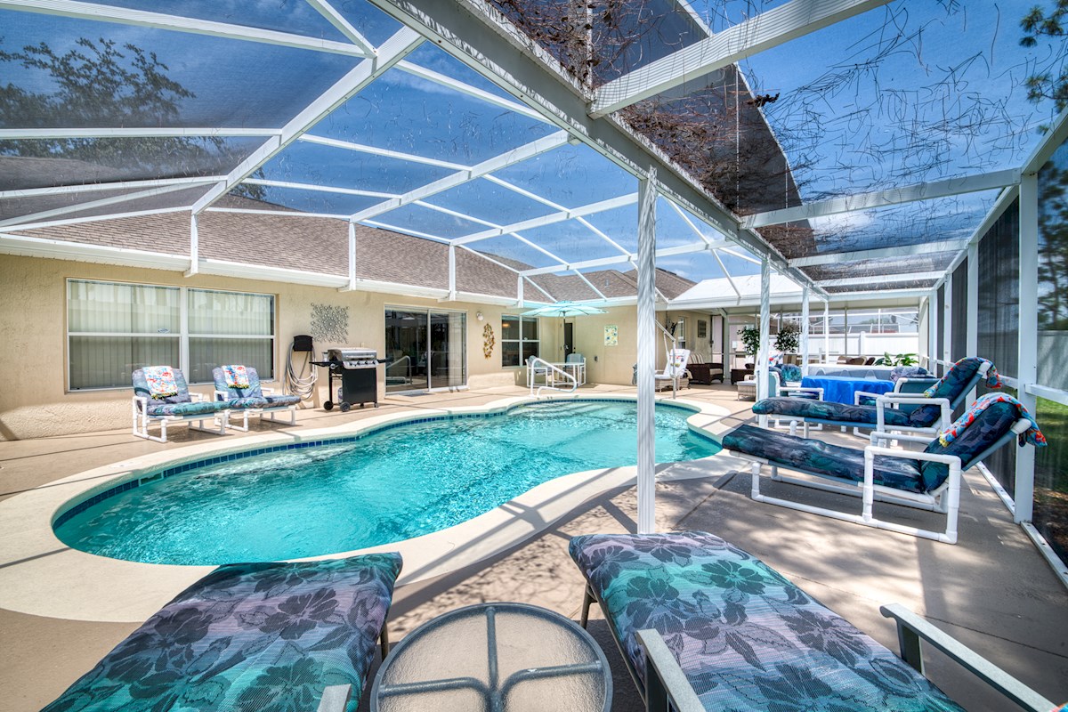 Wheelchair Friendly Getaway with Private Pool 5 Bed 3 Bath