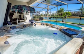 Luxury Lakeside 6 BR / 3.5 bath villa, with Hot Tub, Private Pool