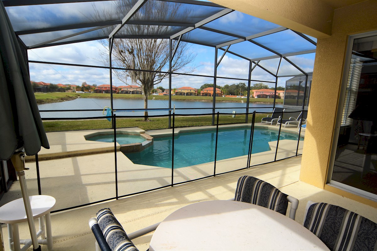 Al fresco dining by your own pool