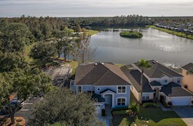 Renovated lakefront villa 10 mins to Disney