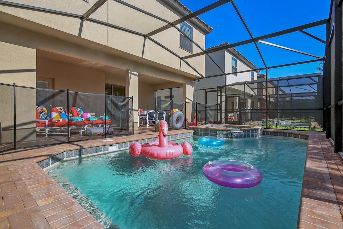 Pool + Hot Spa w/ Safety Fence