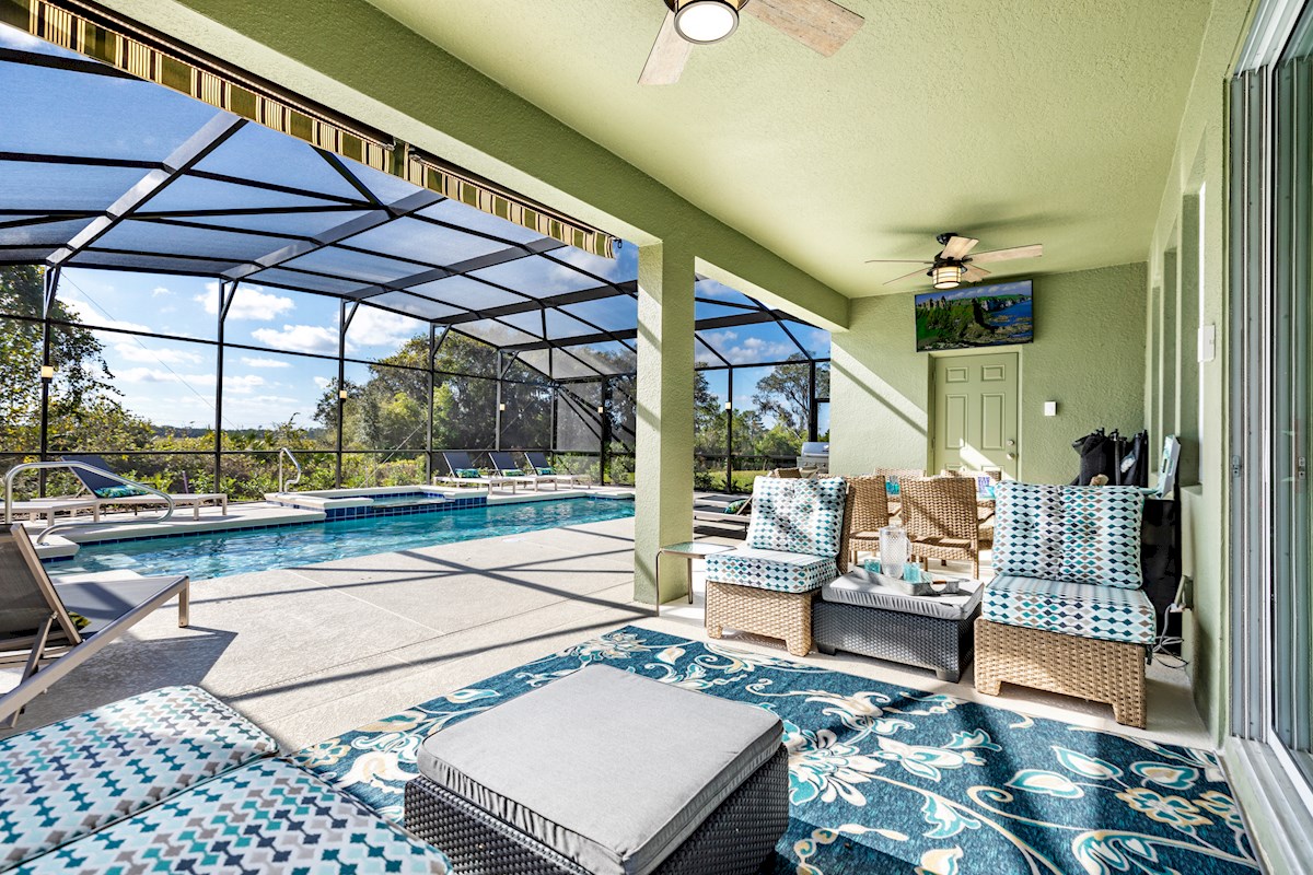 enjoy Florida outdoor living, Dine watch TV or relax