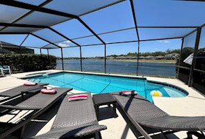 Sunset Lakes 5 Bed 3 ½ Bath Lakeside, 4 Miles to Disney