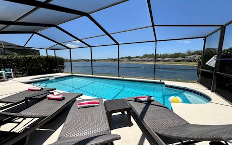 Sunset Lakes 5 Bed 3 ½ Bath Lakeside, 4 Miles to Disney