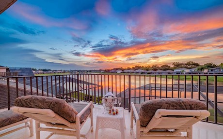 Sunset Lakes 5 Bed 3 ½ Bath Lakeside, 4 Miles to Disney