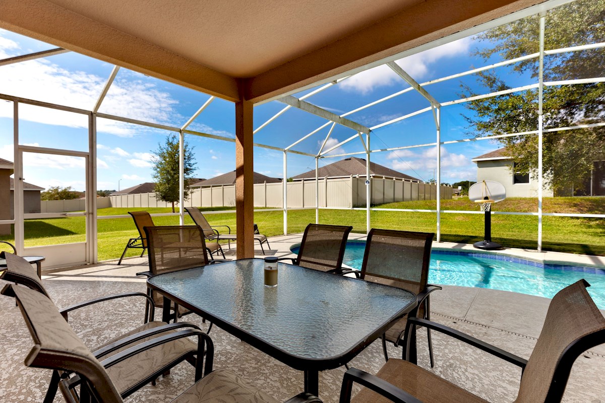 Beautiful and Spacious 5 Bed 4 Bath Villa Highlands Meadows