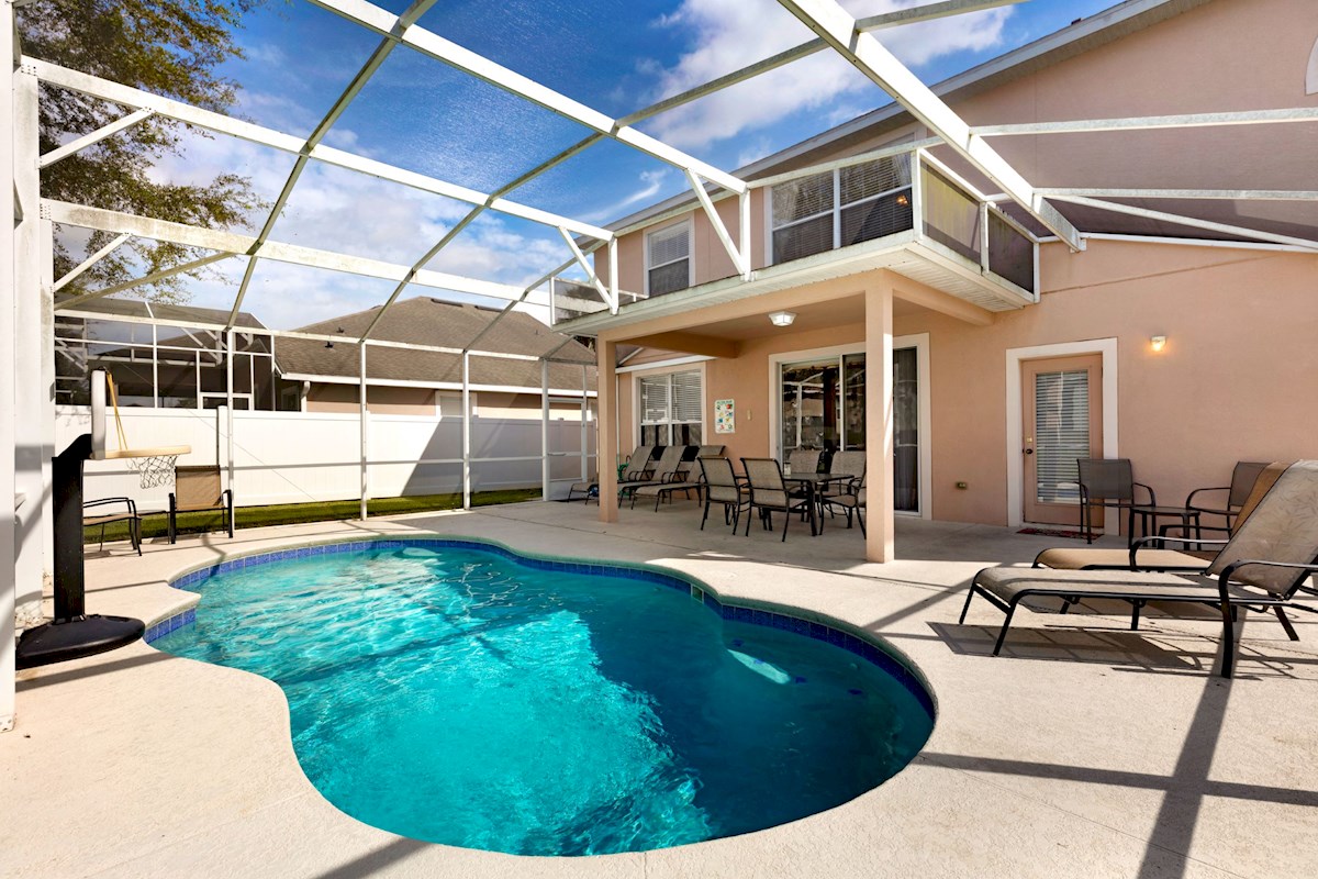 Beautiful and Spacious 5 Bed 4 Bath Villa Highlands Meadows