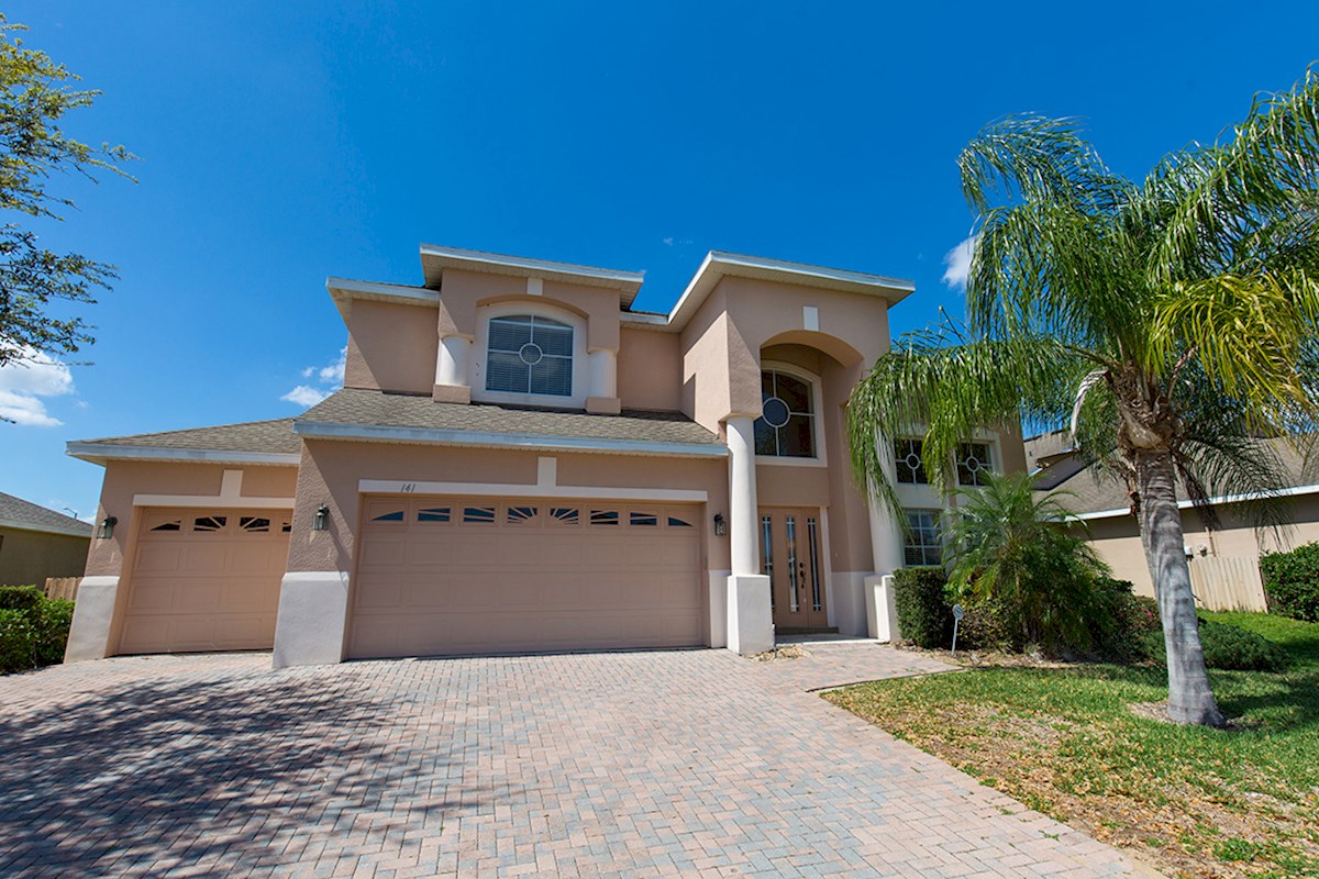 Beautiful and Spacious 5 Bed 4 Bath Villa Highlands Meadows