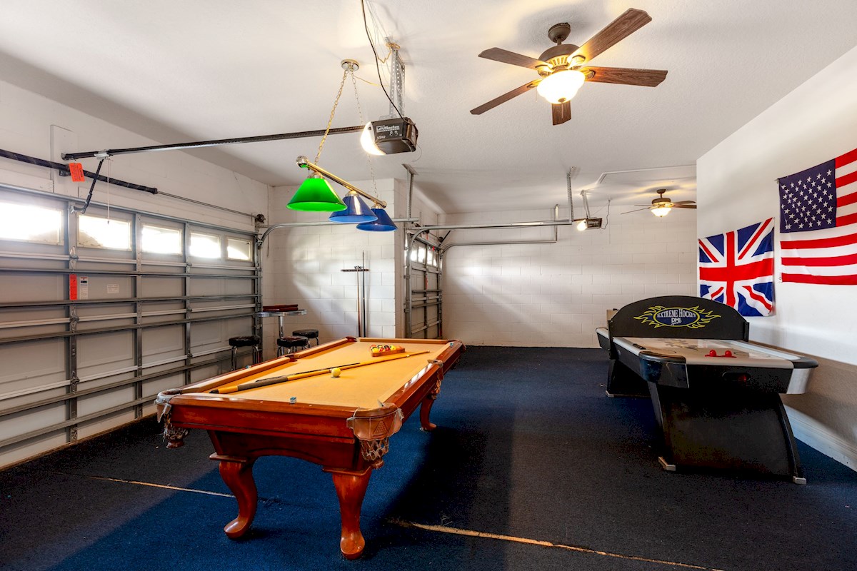 Beautiful and Spacious 5 Bed 4 Bath Villa Highland Meadows