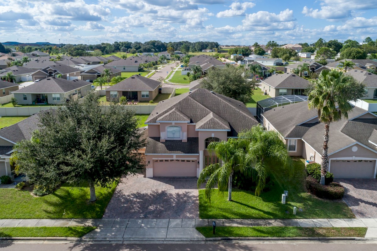 Beautiful and Spacious 5 Bed 4 Bath Villa Highlands Meadows