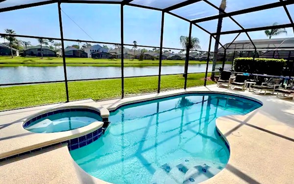 Your own private pool and spa