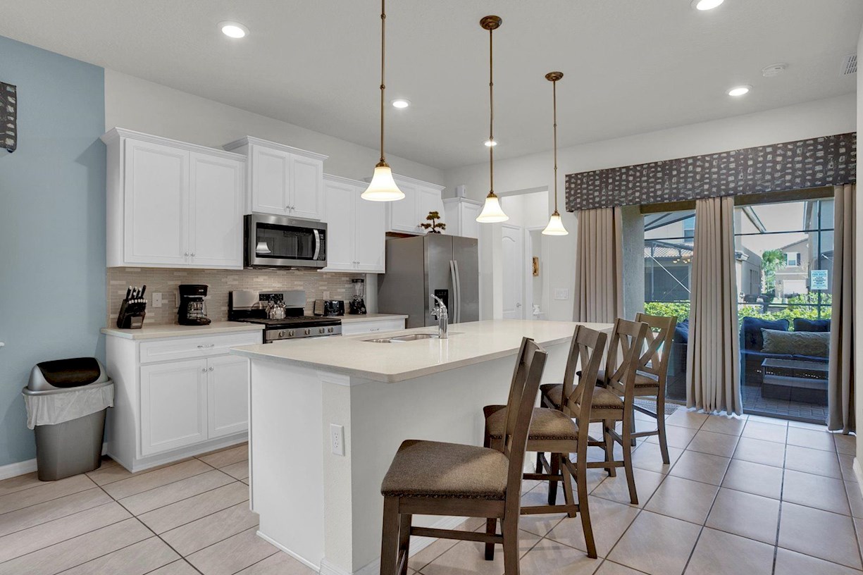 Kitchen with Breakfast Bar