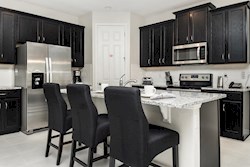 Kitchen with Breakfast bar