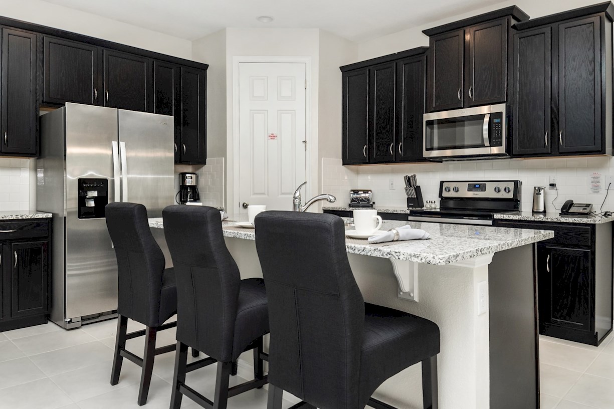 Kitchen with Breakfast bar